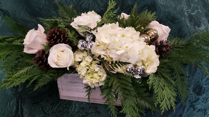 Classic All White Design Choice Centerpiece